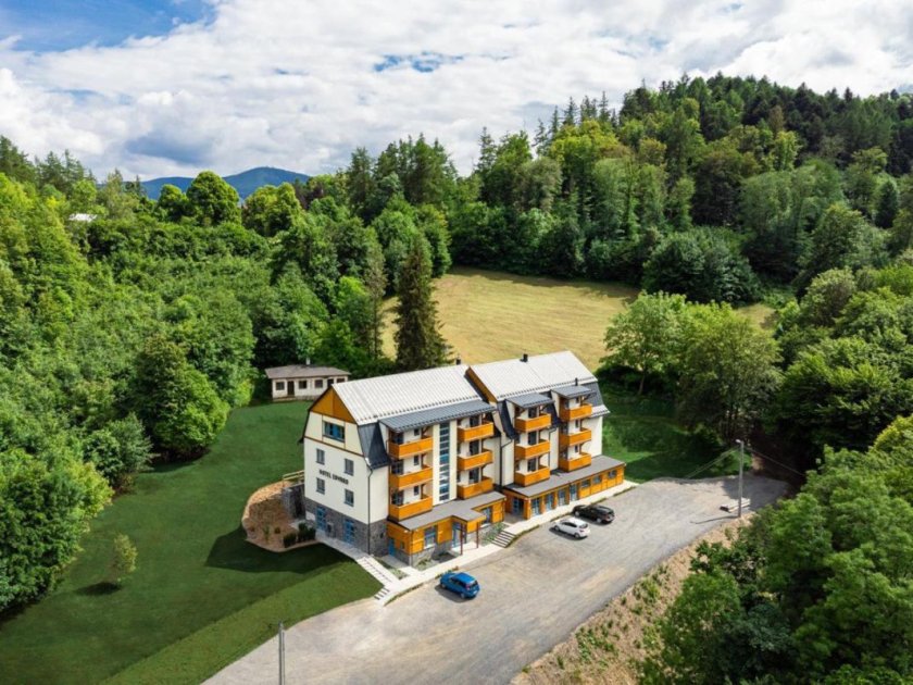 Hotel Edvard: apartmánový hotel přímo na cestě na Javorník