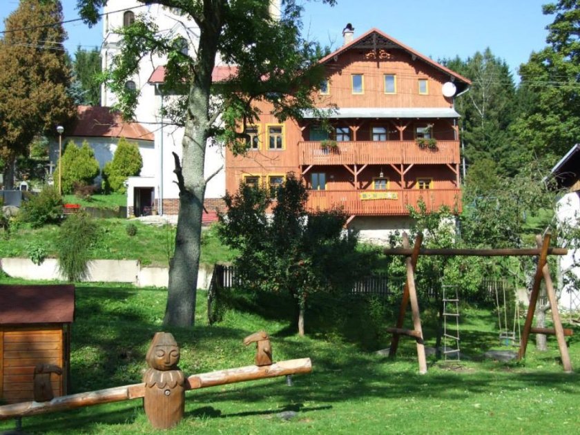 Chata Hanuška – Neratov, Orlické hory (mezi Bartošovicemi v Orlických Horách a Orlickým Záhořím)
