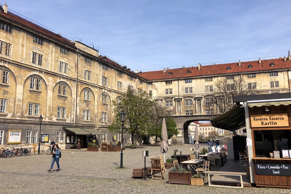 Kasárna Karlín jsou noční můra pro sousedy